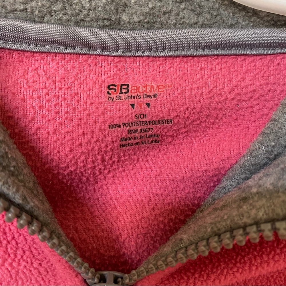 Two lightweight active sweaters - Picture 6 of 6